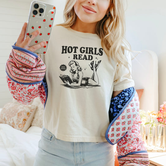 Hot Girls Read Comfort Colors Boxy Cropped Tee – Bookish Summer Style