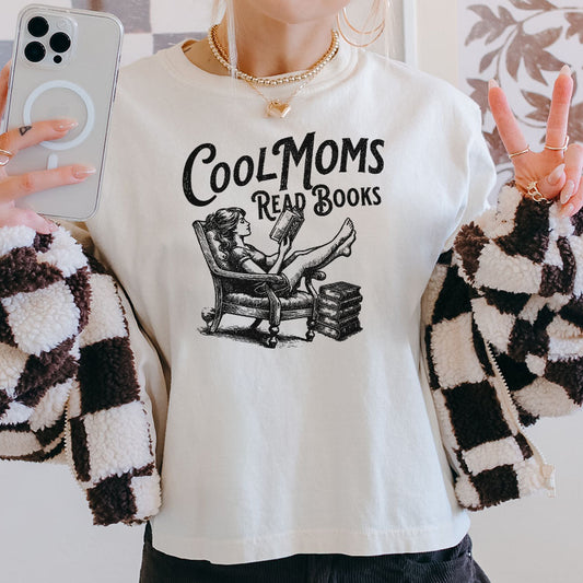 Cool Moms Read Books Heavyweight Comfort Colors Boxy Cropped Shirt