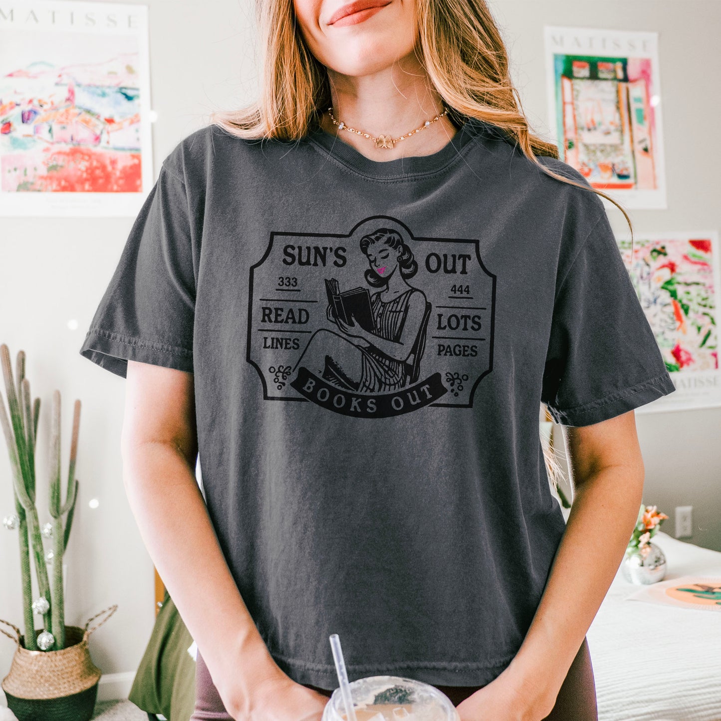 Sun’s Out Books Out Retro Summer Bookish Comfort Colors Boxy Cropped Shirt