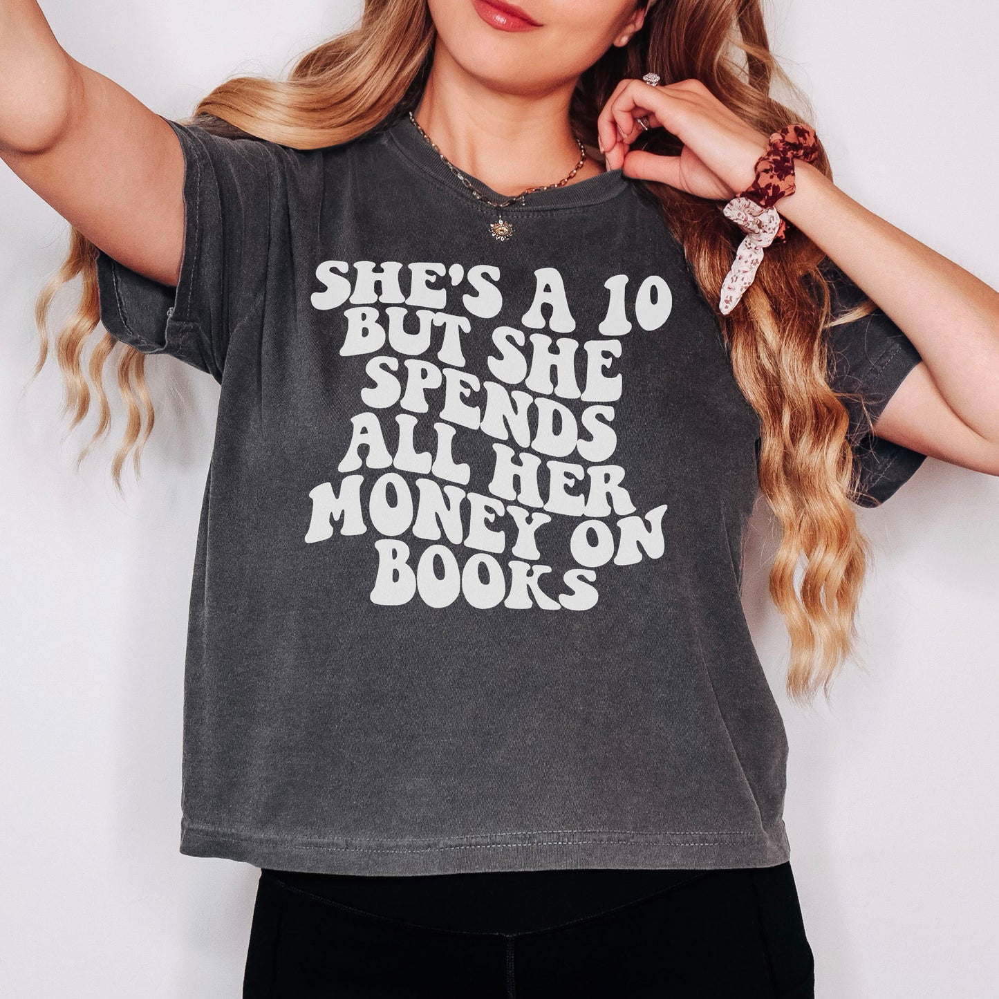 She's A 10 But She Spends All Her Money On Books Comfort Colors Boxy Cropped Shirt